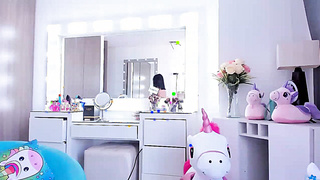 Fit & Luxurious Camgirl