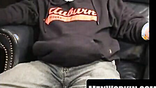 Elder dude masturbates until his ballsack are prepared to suck