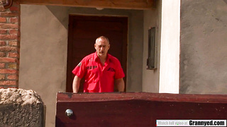 Hungarian Mature Doesn't Wear Trousers For A Quicker Bang