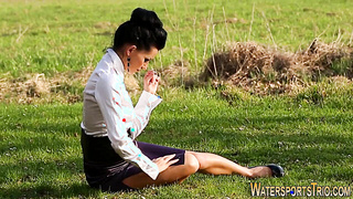 Glam lesbos deepthroat urinate