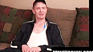 Aged amateur luvs tugging his weenie on the bed