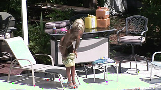 Voyuer Pool Stunner - Veronika Symon