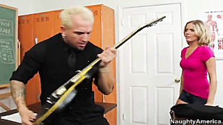 Megan Sweetz Fuckin' In The Desk With Her Bouncy Donk - Juliana Grandi