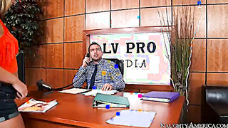 Yankee Jada Stevens Plumbing In The Sofa With Her Ginormous Bootie