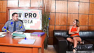 Yankee Jada Stevens Plumbing In The Sofa With Her Ginormous Bootie