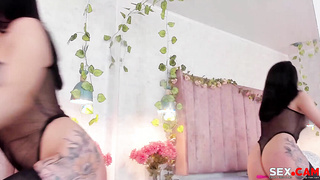 Gal With A Stunning Assets And Humungous Hooters Lures On Camera