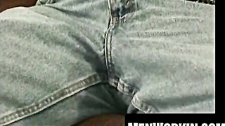 Tatted dude taunts arsehole while masturbating solo