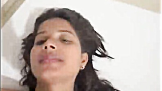 Lovely Indian Damsel Showcases her Bare Bod and Tearing up