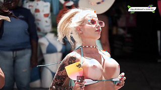 Bi-racial 3some, Plowing Her Arse With A Ginormous Bumfuck Buttplug