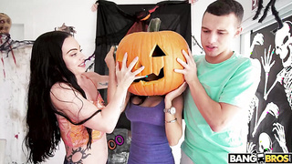 BANGBROS - Gorgeous Cougar Tia Cyrus Gets The Tear up Of Her Fantasies When Her Son Johnny Love Commences Smashing Her Humid Snatch