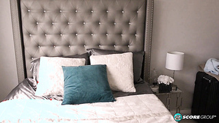 Bodacious Teenie Lenna Lux Plunges A Fuck stick In Her Honeypot And Ass-plugs Her Butt