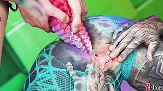 Illuz Has A Strap on dildo To Use On Anuskatzz