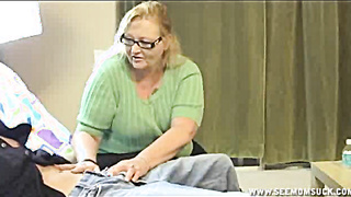 Teenie Deepthroats Off BOYFRIEND On Moms Face