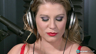 K-MILK CANS: Samantha And Renee Three way - PLUS-SIZE Samantha