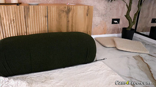 Hefty Donk Stunner Romps Her Slit From Behind