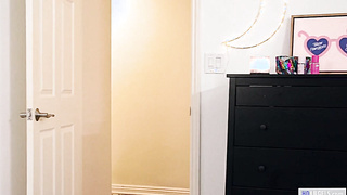 Sister-in-law Helps On The Virgin Prom Female - Luna Daniels, Kristen Scott