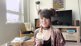 Chill Sunday Sofa Deep throating and Fuckin' - Olivia