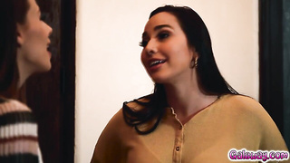 Jillian and Karlee degustating each other with enthusiasm