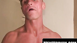 Mature amateur gets finger-tickled during masturbate sesh