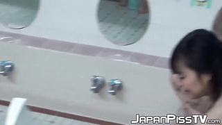 Frisky Chinese women filmed peeing while taking a douche