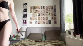 Teenage peels off and screws herself