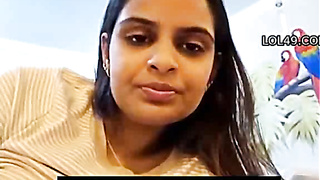 Nice Tamil Lady Demonstrates her Bare Bod and Pounding