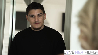 Bodacious COUGAR Andie Anderson Pounded Gonzo After Gargling Trunk