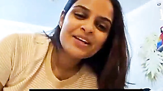 Indian Tamil Wifey Displays Fun bags on VC and Nailing