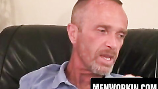 Mature amateur guy wanks his puny unshaved sausage and shoots a load