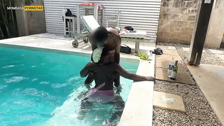 MONSTROUS BOOTY LATIN FOREIGNER RAVAGED BY A TRIP DUDE BIG BLACK COCK AT A PUBLIC POOL