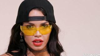 Chesty Model Chloe Lamour Gives Photographers An Extraordinaire Pound