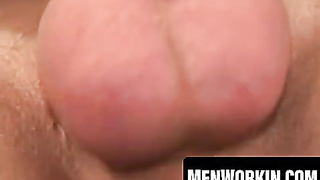 Aged amateur jacks his monstrous fuckpole in spunky solo