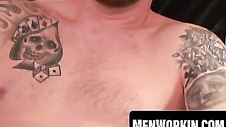 Tatted elderly wears glasses and strokes off in super-fucking-hot solo