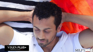 MILFY Curvaceous Cougar rails Boys chisel poolside