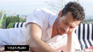 MILFY Curvaceous Cougar rails Boys chisel poolside