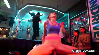 Passionate lookers gargle beef whistle and enjoy splaying and fucky-fucky hook-up