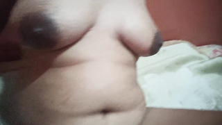 Pinay Single Mommy Pinutukan sa Loob