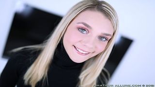 GABBIE CARTER REVEALS HER MAGNIFICENT UDDERS WHILE TOYING WITH GIANT CHISEL