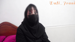 منشی فضول بعد از کلی سوال پرسیدن از رئیسش راجب زنش،سعی میکنه رئیسش تحریک کنه و...(مکالمه فارسی)