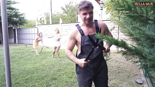 A brave gardener pesters the daughters-in-law of the mansion holder. NIMF