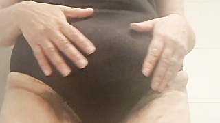 COUGAR takes off, demonstrating her culo and coochie to her son-in-law on camera in secret