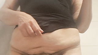 COUGAR takes off, demonstrating her culo and coochie to her son-in-law on camera in secret