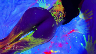 Neon Glow Xxx – Wild Fluorescent Hump on the Sofa with TheoRhena!