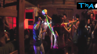 Shakti Maal G/g, Tits Vignette in Jezabel