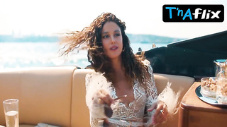 Cansu Tosun Fun bags Sequence in She Said Maybe