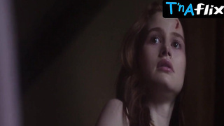 Madelaine Petsch Rump, Undergarments Episode in The Strangers: Chapter two