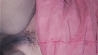 Desi molten bhabhi romantic munda mein dalwa rahi rahi hai.