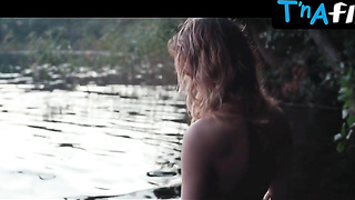 Rosa Jaranovic Titties Vignette in Solo Girl