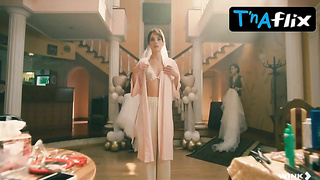 Angelina Strechina Hooters, Undergarments Episode in Tysyacha Net I Odno Da