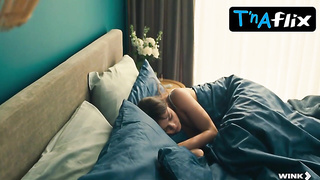 Angelina Strechina Hooters, Undergarments Episode in Tysyacha Net I Odno Da